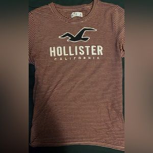 Super cute Hollister tee, worn once. Excellent condition!